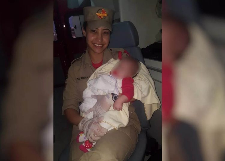 A equipe do Corpo de Bombeiros resgatou a bebê por volta de 4h50 | Foto: divulgação
