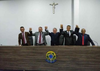 Nova mesa diretora para o biênio 2019-20 | Foto: Donizete Santos