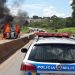 Após furar blitz, suspeito bate em mureta e carro é incinerado no Goiânia 2 | Foto: Rondinelli Dantas