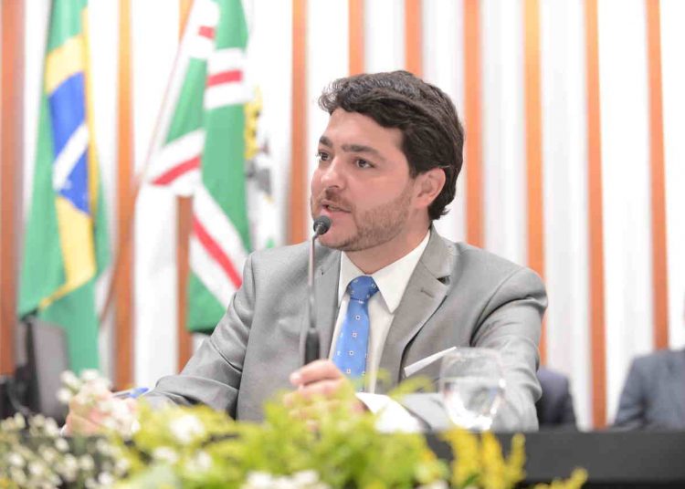 Deputado Henrique Arantes planeja CPI Enel Goiás