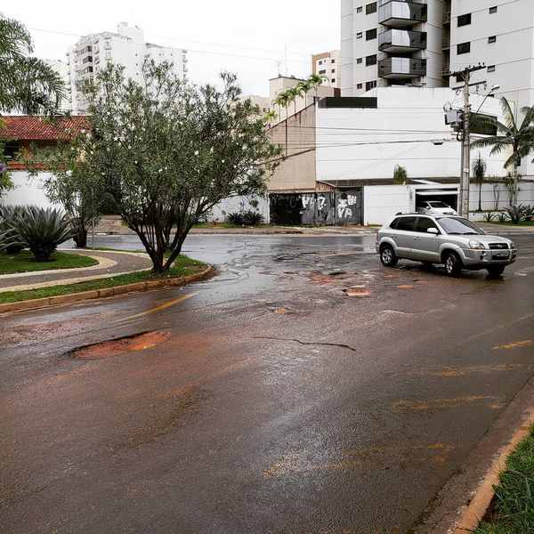 Com chuvas, buracos tomam conta das ruas de Goiânia | Foto: Leitor / Folha Z