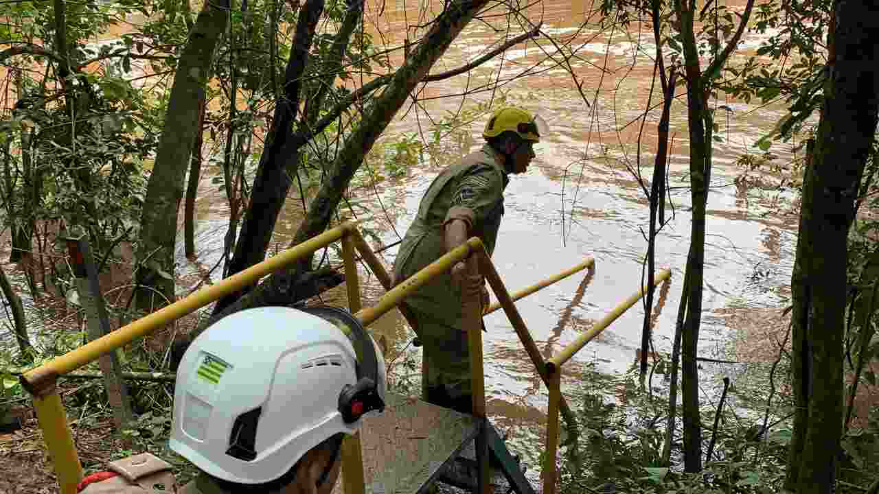 Funcionário da Saneago desaparece após pular no Meia Ponte, em Goiânia - saneago funcionario