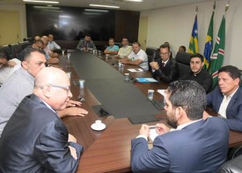 Professor Alcides, vice-governador e vereadores de Aparecida se reúnem no Palácio | Foto: Divulgação