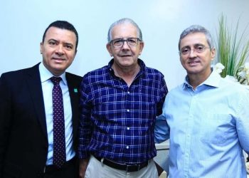 Na foto tirada durante conferência evangélica em Aparecida, secretário de Estado de Desenvolvimento Social (SEDS) Marcos Ferreira Cabral, presidente da Agência Goiana de Habitação (Agehab) Eurípedes José do Carmo e ex-deputado estadual Ozair José (MDB) | Foto: Divulgação