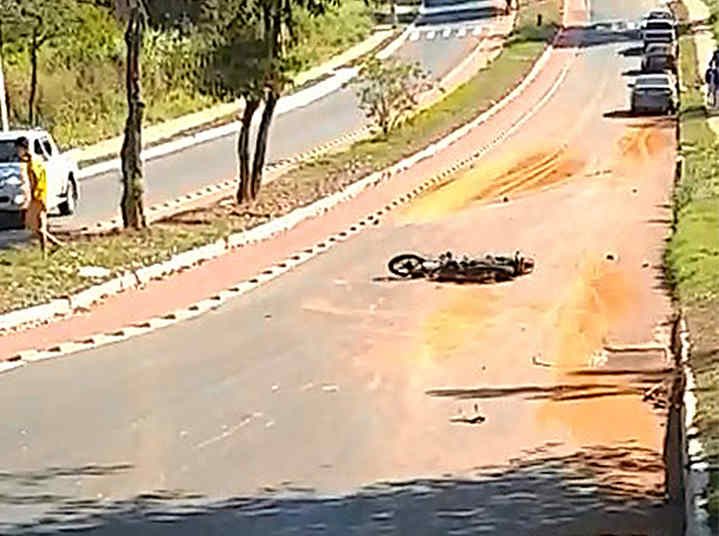 Motociclista morre na hora após acidente gravíssimo em Aparecida | Foto: Leitor / Folha Z