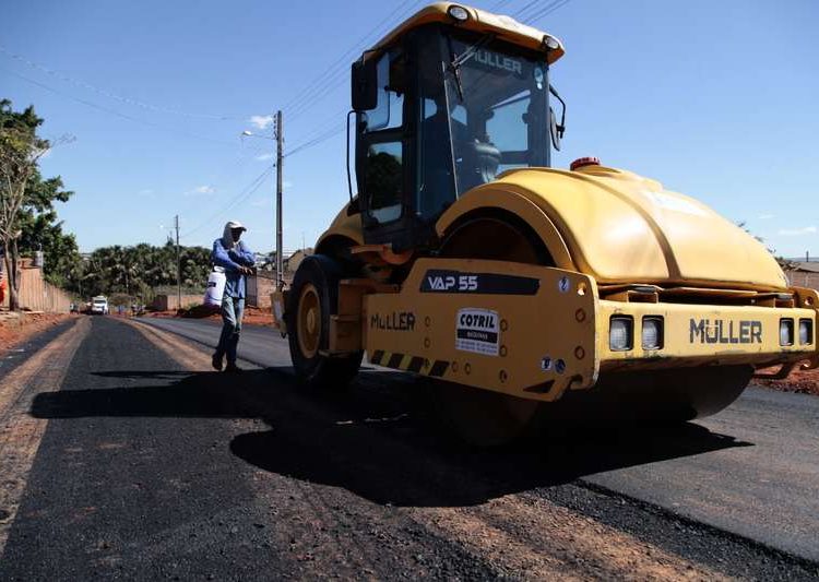 Obras de asfalto em Aparecida de Goiânia | Foto: Ênio Medeiros