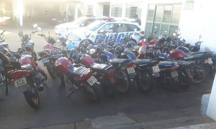 Motos irregulares apreendidas pela PM em Aparecida | Foto: Divulgação / PM