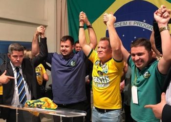 Delegado Waldir e os demais deputados do PSL: Paulo Trabalho, Major Araújo e Humberto Teófilo
