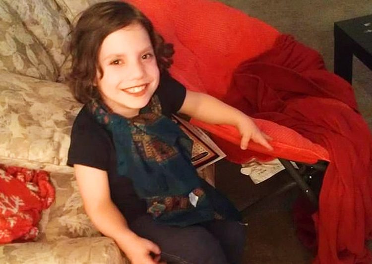 Ucraniana Natalie Grace seria uma anã adulta passando-se por uma criança de 9 anos, segundo família adotiva disse ao 'Daily Mail' | Foto: Reprodução