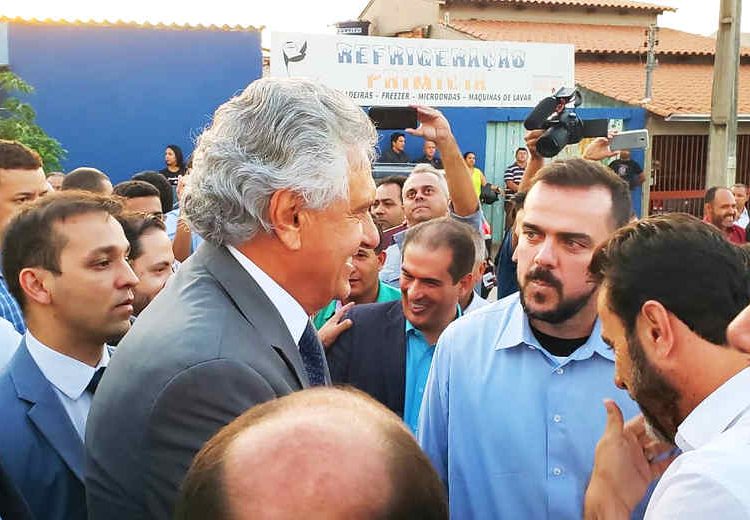 Inauguração de uma praça, denominada Elísio Gonçalves Guimarães, selou o primeiro encontro político-administrativo entre Ronaldo Caiado (DEM) e Gustavo Mendanha (MDB) em 2019 | Foto: Folha Z