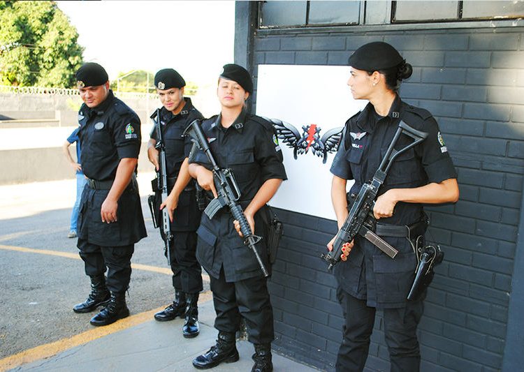 Daniella, Malba e Márcia são policiais militares formadas para policiamento especializado | Foto: Folha Z