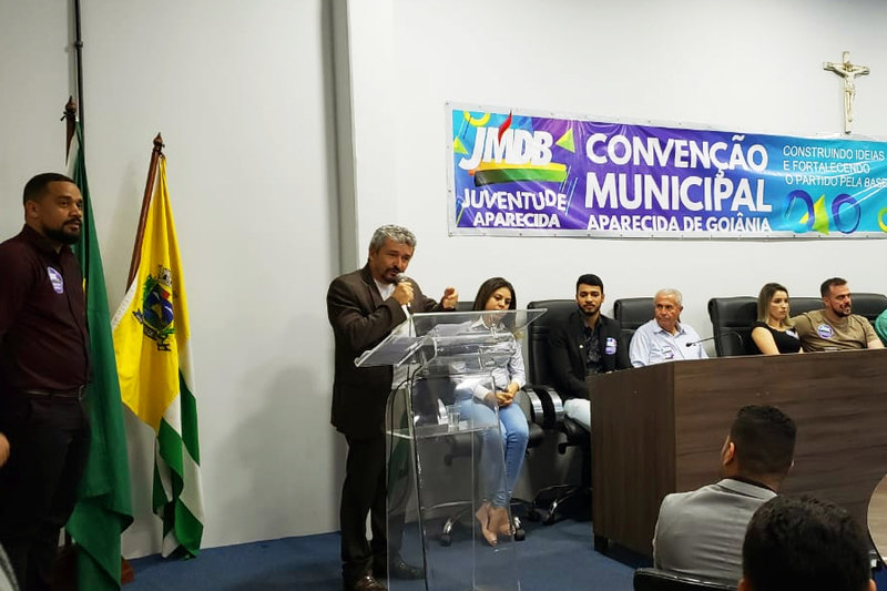 Ex-vereador Ezízio Barbosa discursa | Foto: Folha Z