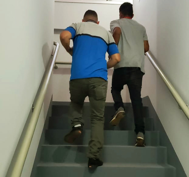Funcionários da Secom tiveram que subir 10 lances de escada até o 5º | Foto: Folha Z