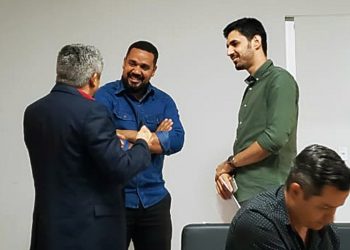 Na foto, ex-vereador Ezízio Barbosa, presidente da Juventude do MDB em Aparecida, Rogério Almeida, e o presidente estadual do grupo, Glaykon Rangel | Foto: Folha Z