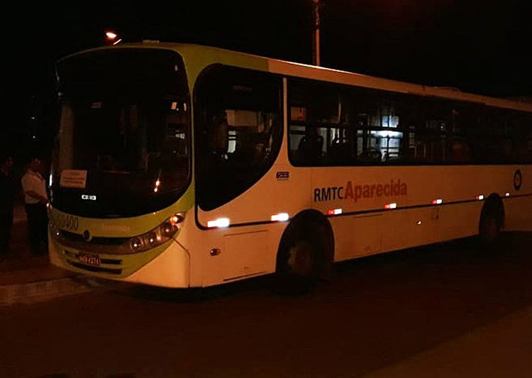 Arrastão ocorreu por volta das 20h30, na linha 972, quando o ônibus passava pelo Jardim Riviera | Foto: Leitor / FZ