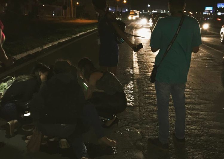Estudante foi atropelada ao atravessar BR na noite desta sexta, 1º, em Goiânia | Foto: Jean Diego Luiz