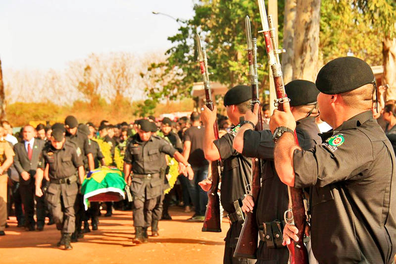 Cortejo fúnebre e sepultamento do Soldado Walisson Miranda Costa | Foto: Sargento Luiza / PM
