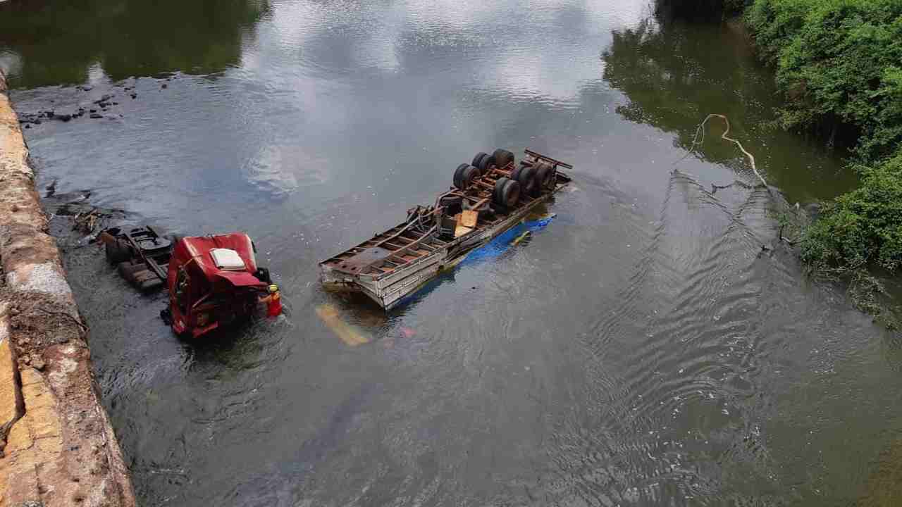 motorista morre carreta cai de ponte Bom Jesus de Goiás