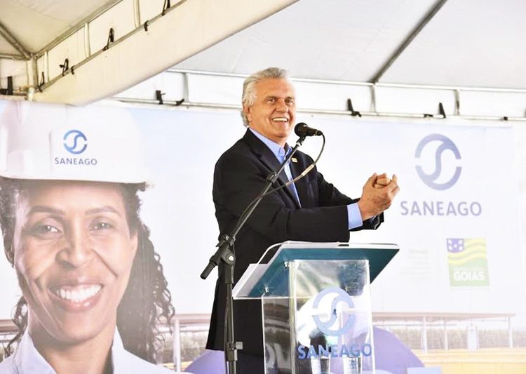 “Saneago não será privatizada”, assegura governador, ao entregar veículos para o Programa de Segurança de Trabalho da Companhia | Foto: Junior Guimarães