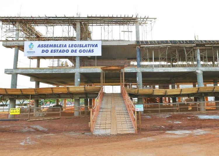 Apenas 20% das obras da nova sede da Assembleia de Goiás foram concluídas em 15 anos | Foto: Y. Maeda