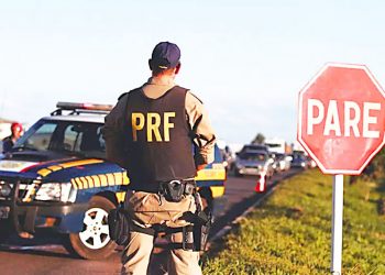 PRF multa motoristas por desrespeito à Lei Seca | Foto: Reprodução / PRF-GO