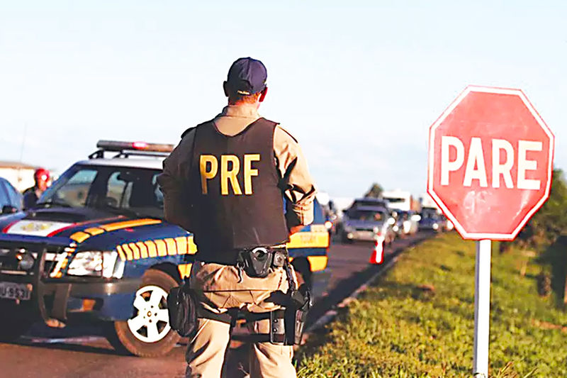 PRF multa motoristas por desrespeito à Lei Seca | Foto: Reprodução / PRF-GO