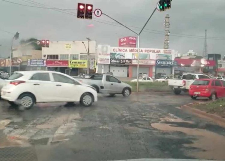 asfalto Avenida São Paulo danificado