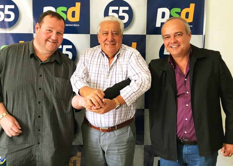 Tatá Teixeira, Vilmar Rocha e Divino Ajax discutem rumos do PSD Aparecida | Foto: Divulgação