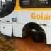 Roda de ônibus coletivo se soltou em uma rotatória no Jardim Europa, em Goiânia | Foto: Reprodução