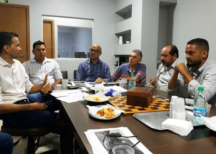 Moradores do Santa Luzia buscam melhorias no trânsito e na iluminação em reunião com o secretário do Desenvolvimento Urbano Max Menezes | Foto: Reprodução