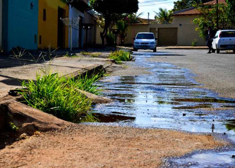 Coleta de esgoto ainda é um problema em Aparecida de Goiânia | Foto: Claudivino Antunes