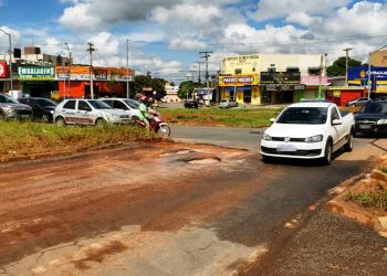 Inaugurada e reparada 3 vezes, Av. São Paulo é só buracos outra vez | Foto: Folha Z