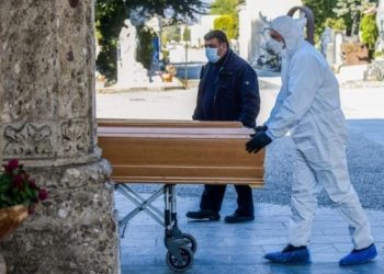 Enterro sem familiares em Bergamo