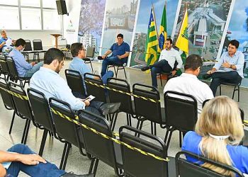 Pacote de medidas econômicas incluir plano para suspender taxas e prorrogar IPTU em Aparecida. Na imagem, reunião na Cidade Administrativa do Comitê de Combate ao Coronavírus | Foto: Divulgação