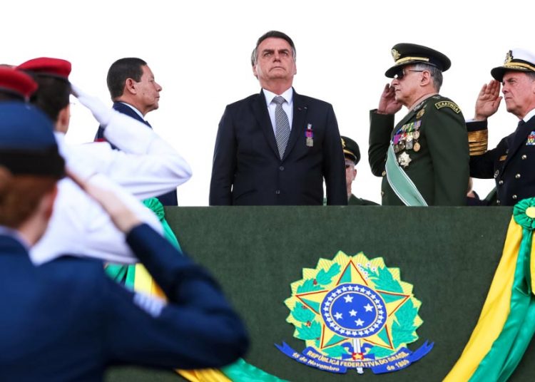 Articulista analisa relação entre o presidente Jair Bolsonaro e as Forças Armadas brasileiras | Foto: Marcos Corrêa/PR