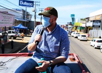 Gustavo Mendanha em trio elétrico na Avenida Igualdade | Foto: Enio Medeiros