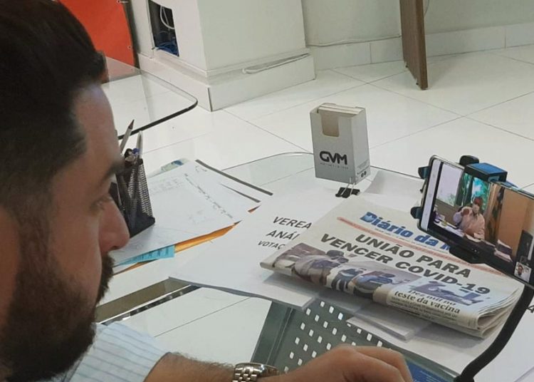 Ronaldo Caiado discute articulação em Aparecida em videoconferência com o presidente estadual do Avante, Thialu Guiotti | Foto: Divulgação