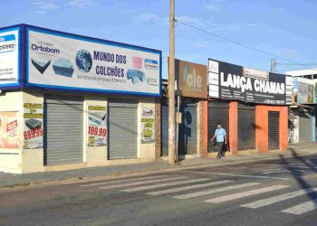 Comércios fecharam as portas no primeiro dia de escalonamento em Aparecida | Foto: Claudivino Antunes