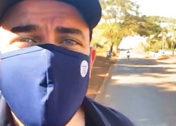 Gustavo Mendanha vistoria obras pela cidade sem a usual presença de assessores, seguranças, apoiadores e imprensa | Foto: Reprodução/Instagram