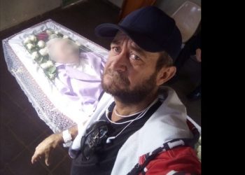 homem velou mãe queimado