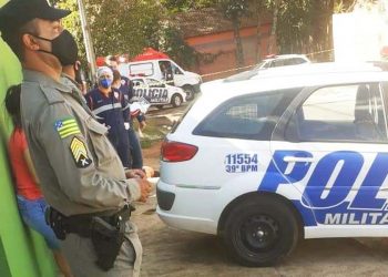 Uma jovem foi morta a tiros na frente de casa no setor Chácara Bela Vista | Foto: Leitor/FZ