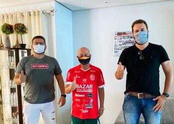 Erick Magalhães Professor Alcides e Léo Batista | Foto: Reprodução