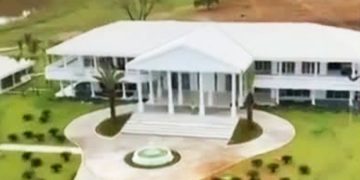 Arquitetura segue estilo da Casa Branca, nos EUA | Foto: Reprodução
