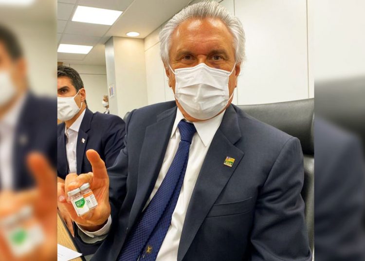 'Apresento a vocês a Vacina Butantan-Sinovac contra a covid-19', escreveu o governador Ronaldo Caiado nas redes sociais | Foto: Reprodução