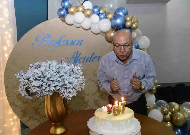 Aniversário do Professor Alcides | Foto: Divulgação