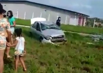 De acordo com testemunhas, o veículo saiu da pista e capotou várias vezes até parar em um terreno | Foto: reprodução