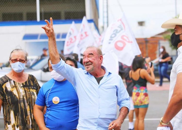 Vereador Edilson durante carreata no Garavelo | Foto: Divulgação