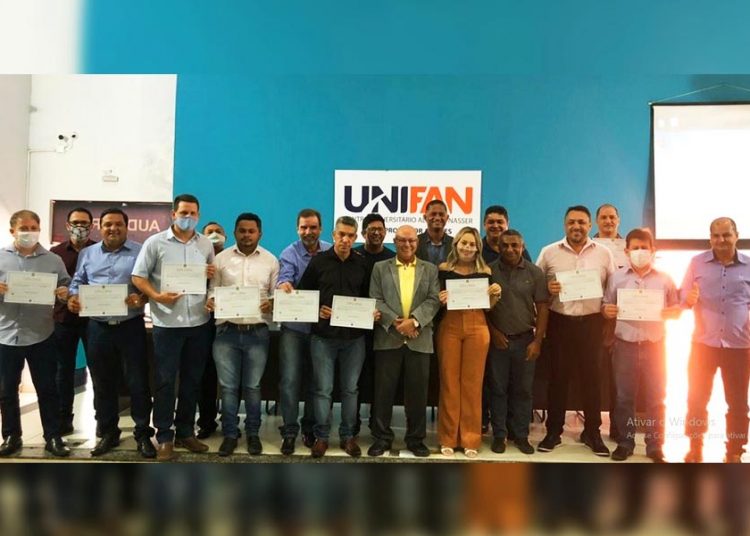 Professor Alcides promove encontro com vereadores eleitos de Aparecida na Unifan
