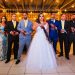 Noivos e padrinhos armados em casamento: armas seriam de airsoft