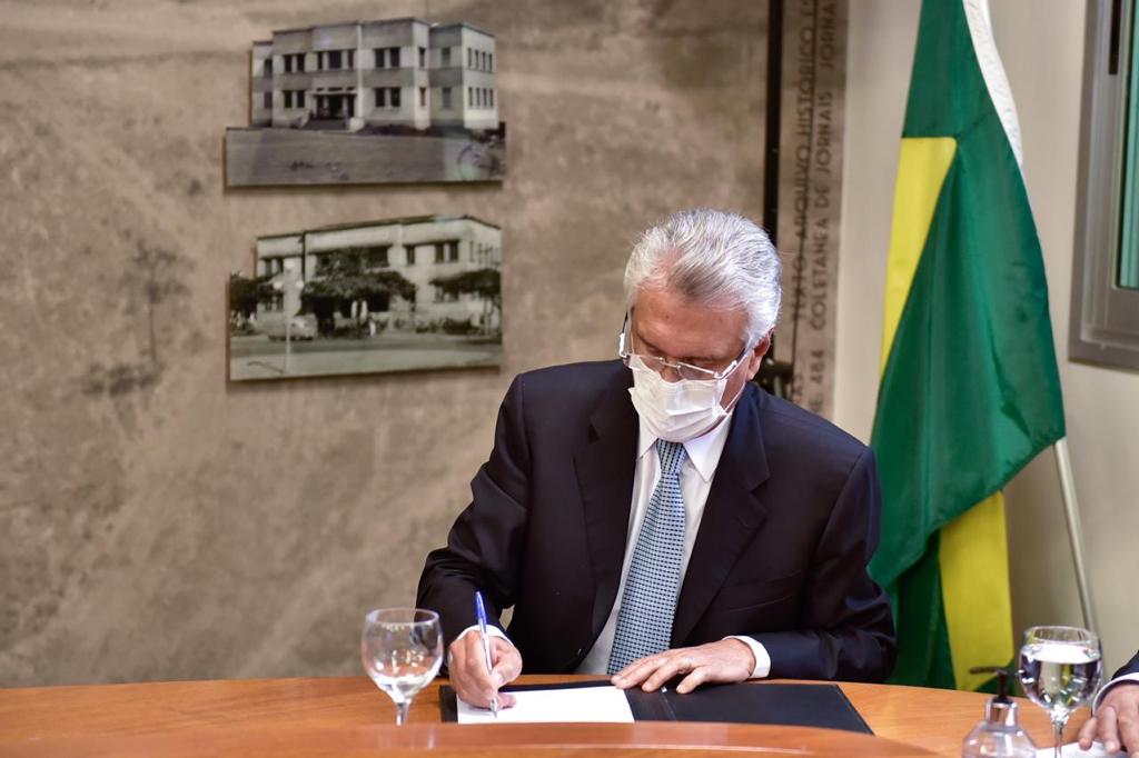 Governador Ronaldo Caiado durante reunião para assinatura de acordo do Estado com a Fundepec
